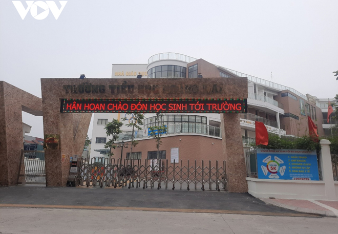 Trường Tiểu học Hoàng Mai, quận Hoàng Mai nơi xảy ra vụ tai nạn thang máy chở hàng khiến 1 người tử vong.